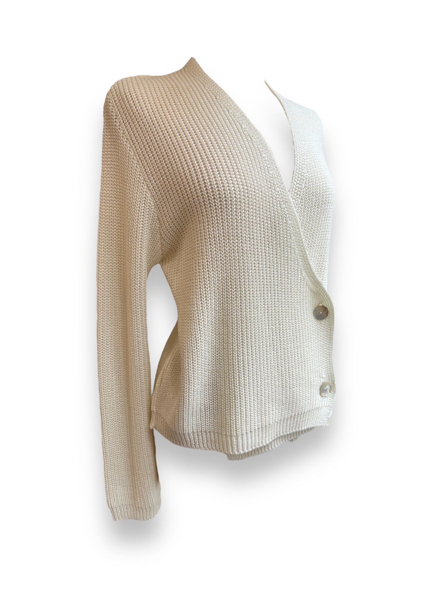 Cardigan incrociato bianco con bottoni. Cardigan incrociato con bottoni made in italy. Cardigan incrociato vestibilità morbida.