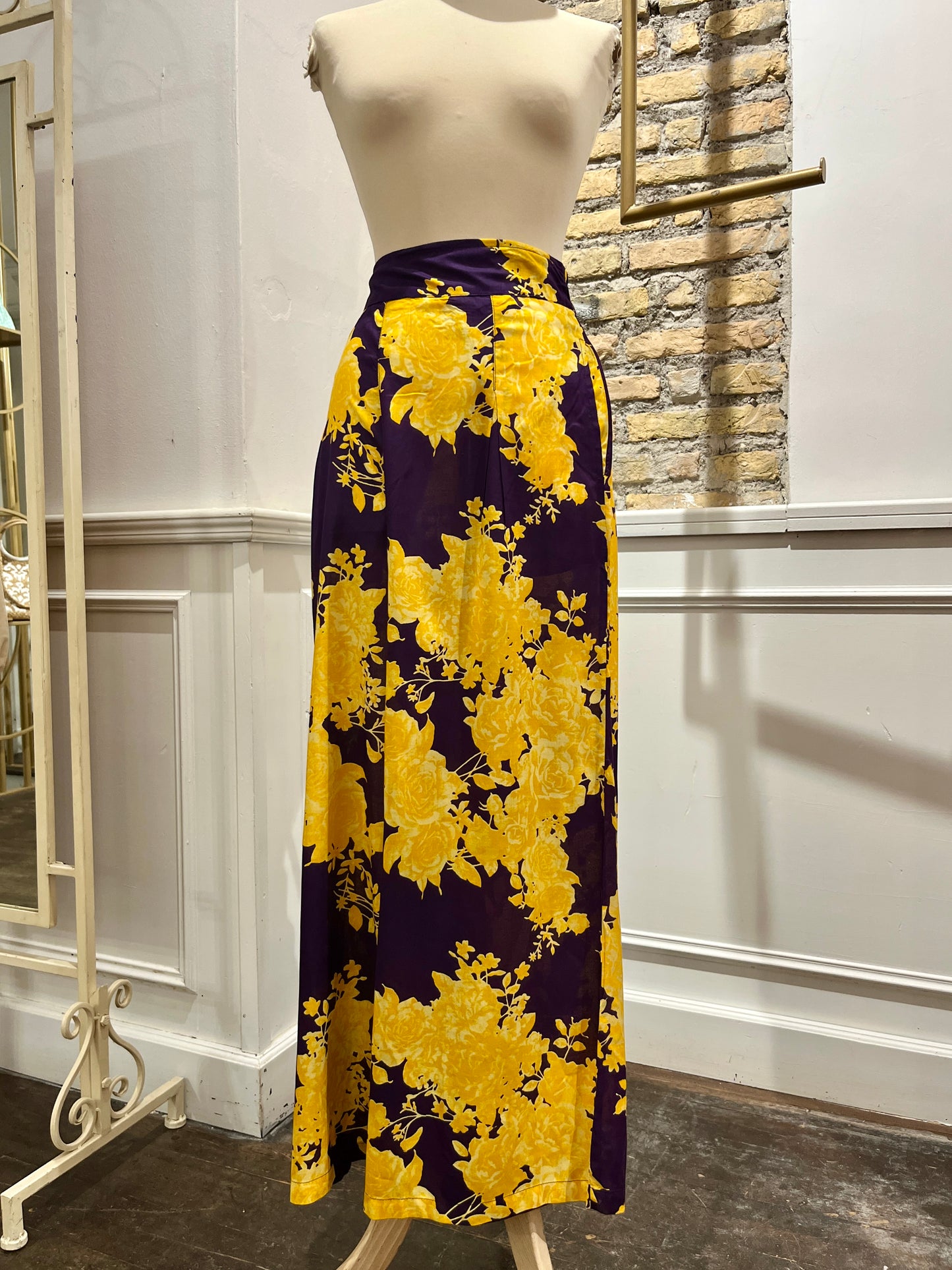 Pantalone palazzo viola e giallo