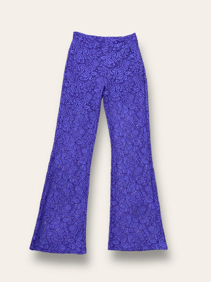 Pantaloni in pizzo macramè viola